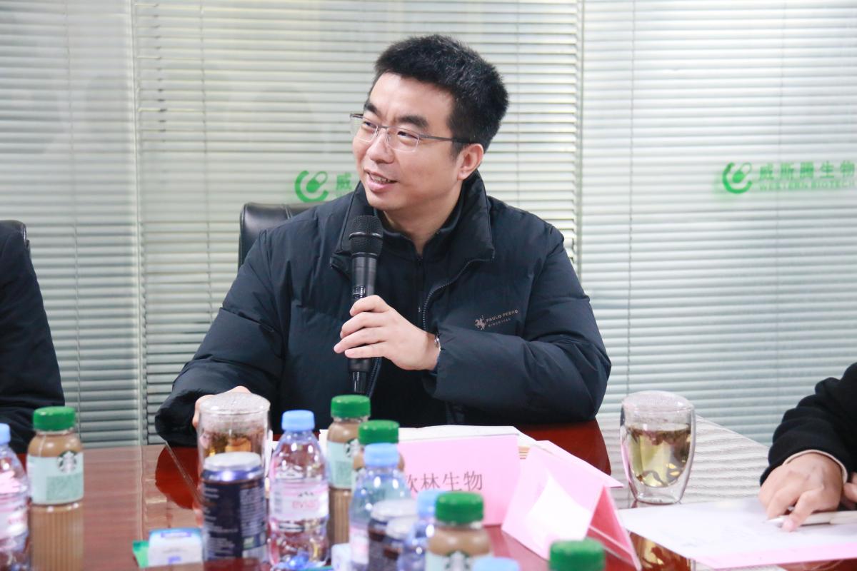 15杨峰.JPG 15杨峰.JPG